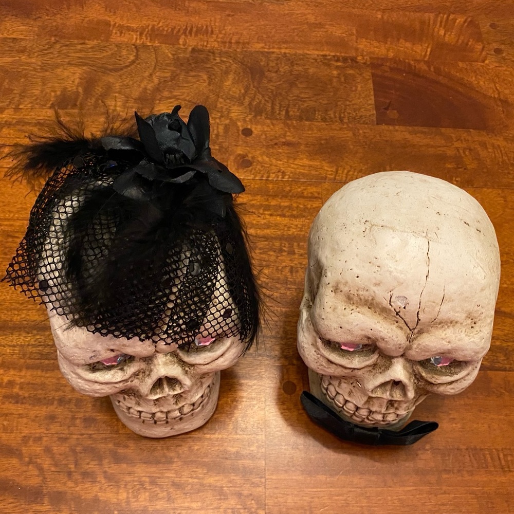 Set of Halloween Skulls Mr. and Mrs. - Picture 6 of 8